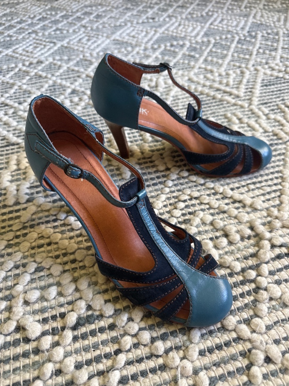 Pink studio vintage-inspired T-strap open-toe heel